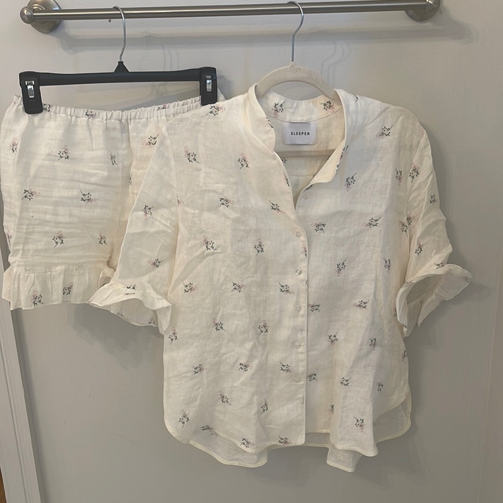 Sleeper linen lounge suit in bouquets